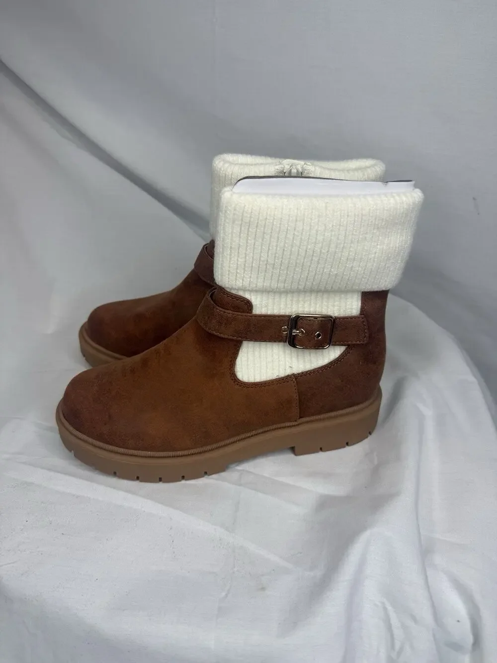 Cat & Jack Big Girls' Lug Sole Boots Size 4 NWT